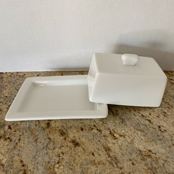 10 Strawberry Street VTG White Covered Butter Dish - Picture 4 of 5